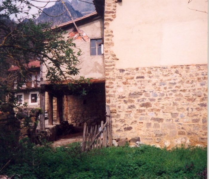 REHABILITACIÓN DE CASA EN ARGUÉBANES