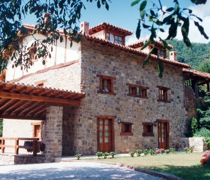 REHABILITACIÓN DE CASA EN ARGUÉBANES