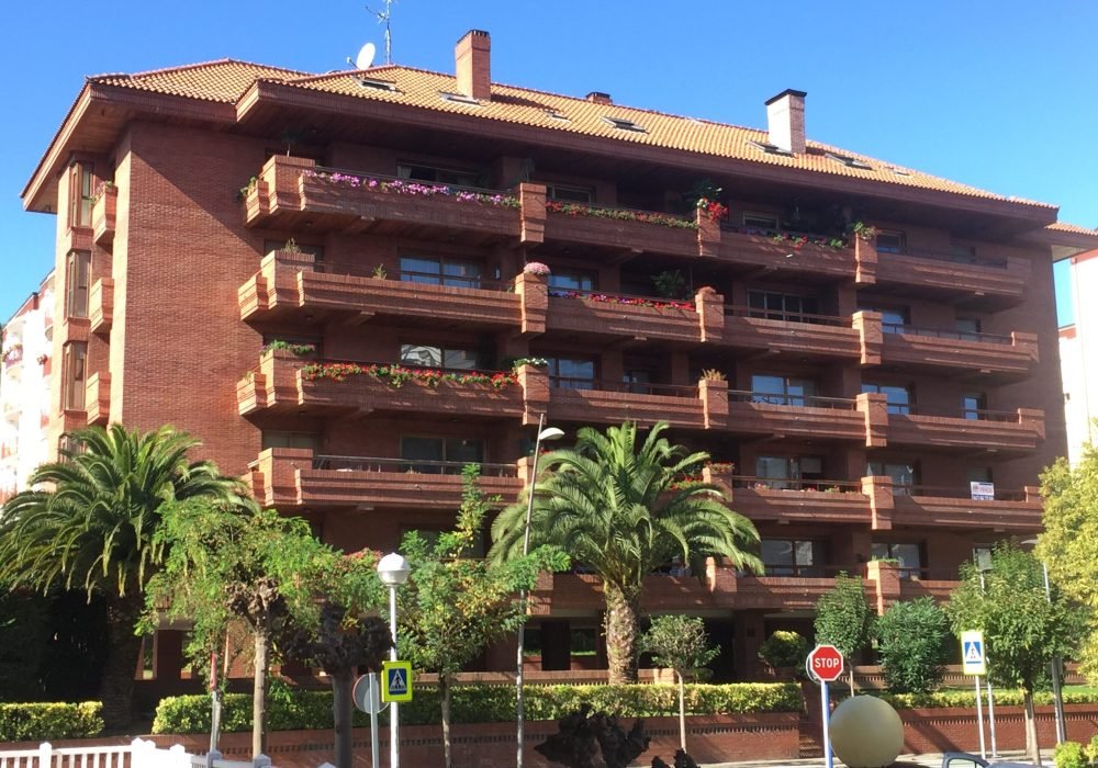 VEINTE VIVIENDAS EN M. PELAYO. CASTRO