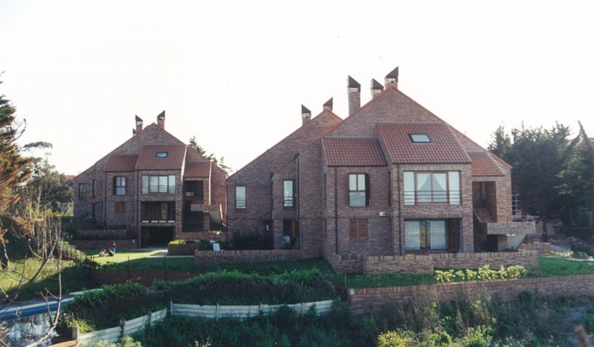 VEINTE APARTAMENTOS EN NOJA​